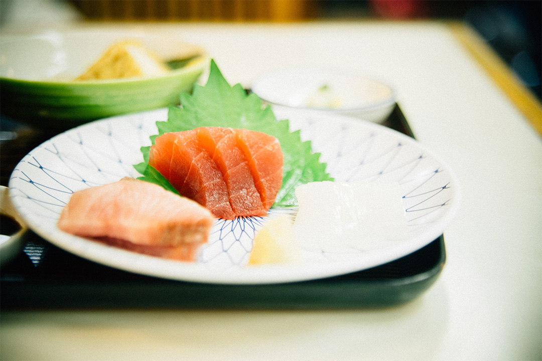 刺身定食も同じく小鉢が2つついて、800円。