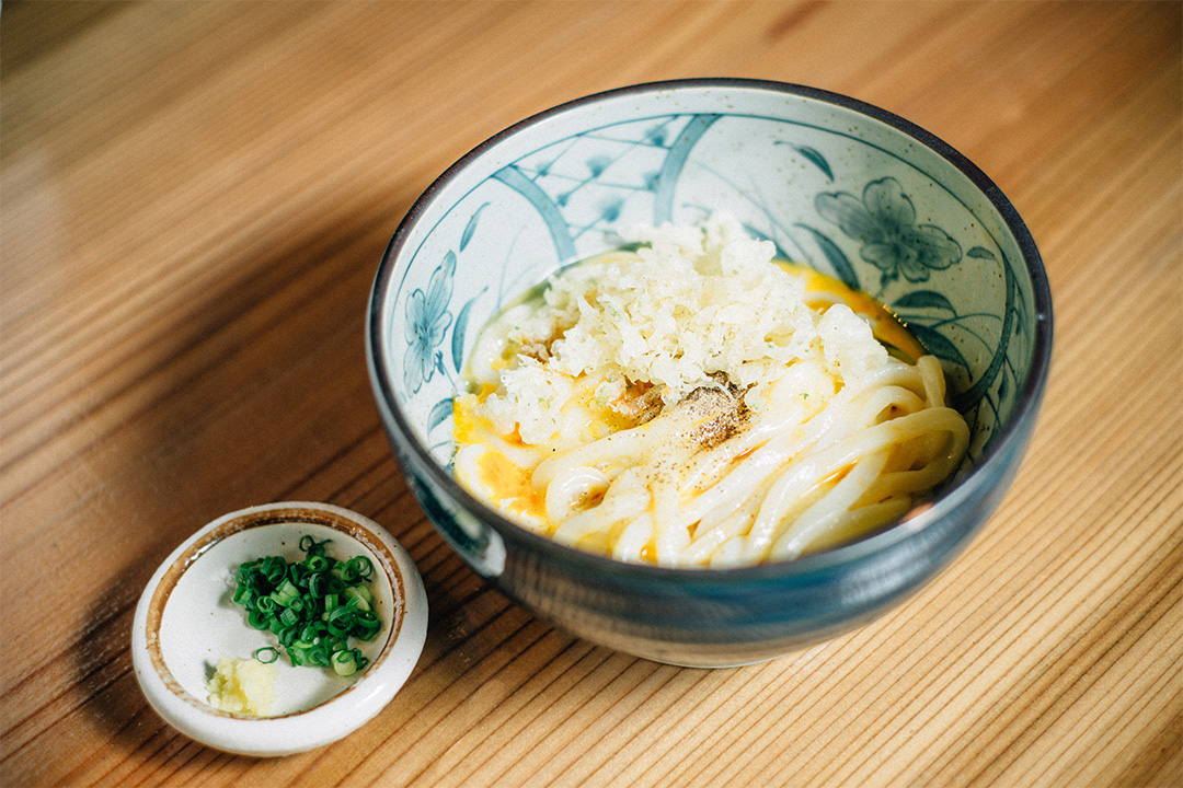 女子人気ナンバーワンのかまたまうどんは740円。